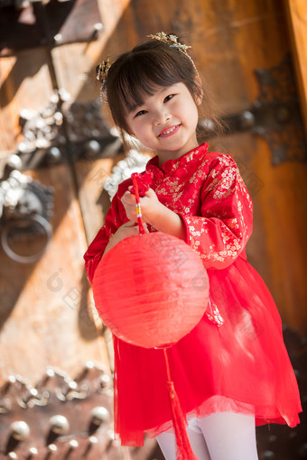 拿着红灯笼的快乐小女孩传统庆典拍摄