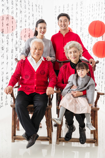 新年全家福祖父母<strong>青</strong>年男人装扮