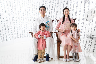 中式服装一家人汉字中国元素愉悦镜头