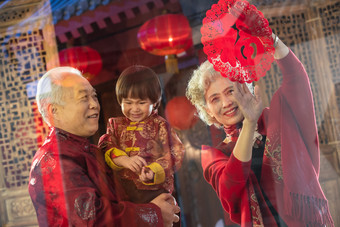 新年一家人孙子水平构图