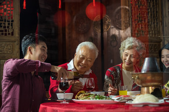 <strong>年夜饭</strong>家庭女人食物