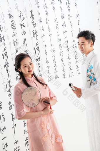 青年夫妇中式复古节日传统文化<strong>摄影</strong>图
