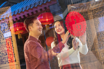 青年男人过年青年夫妇中国元素照片