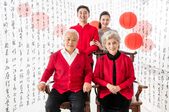 新年幸福家庭关爱红色椅子拍摄