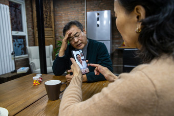 老年人<strong>线上</strong>医疗健康保健摄影衰老过程高清图片