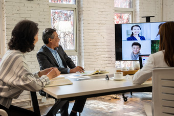 团队视频会议视频通话办公室职员摄影图
