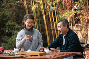 老年夫妇喝茶<strong>摄影照片</strong>