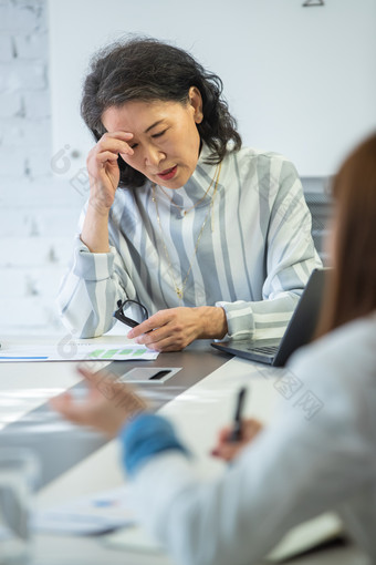 商务人士开会商务关系摄影