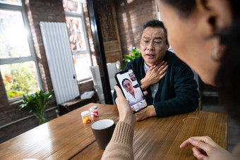 老年人在线咨询退休陪伴写实摄影