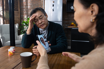 老年夫妇<strong>线上</strong>医疗互联网老年男人相片