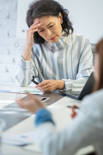 商务人士开会成年人户内素材