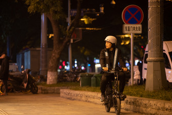 汽车代驾等待订单户外高清图片