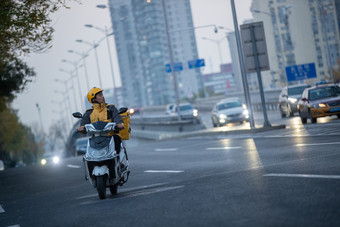 <strong>外卖</strong>员服务城市道路信使拍摄