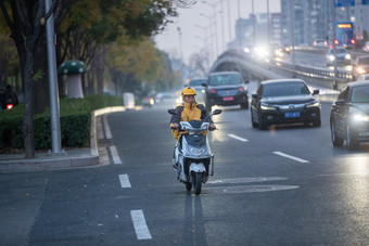 外卖<strong>员</strong>送餐城市服务业职位摄影图