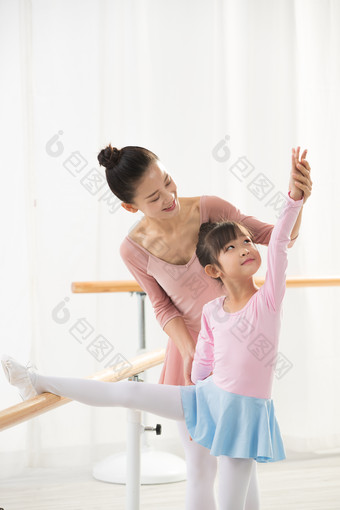 舞蹈教师女孩学生彩色图片学校场景