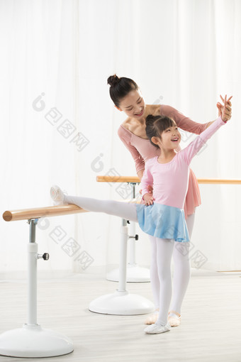 舞蹈教师女孩青年女人彩色图片天真相片