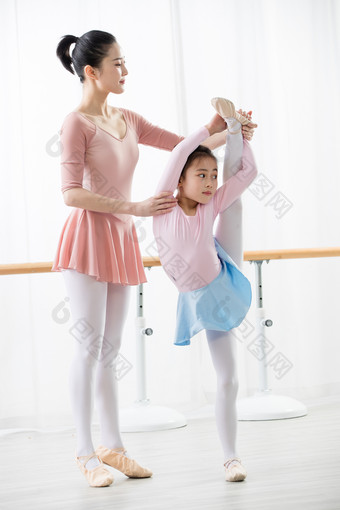 舞蹈老师女孩儿童快乐教育业职位摄影图
