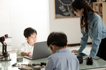 小学生学编程自动化彩色图片网络空间素材