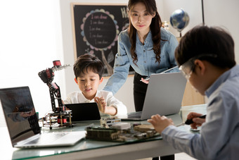 学习编程学编程人工智能<strong>电脑</strong>青年人相片