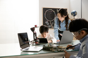 学习编程学编程女人白昼未成年学生