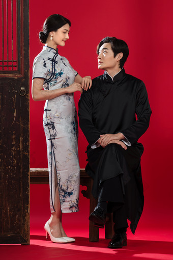 青年夫妇旗袍历史中国元素演出服高清图片