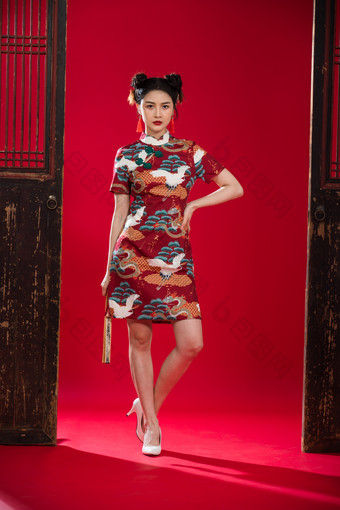 女人旗袍优美中国元素摄影图