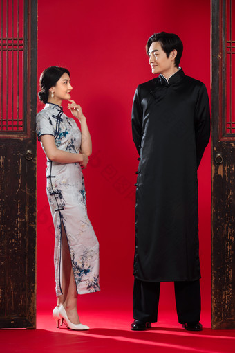 青年夫妇<strong>旗袍传统</strong>文化妻子享乐镜头