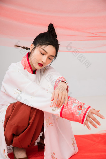 古风美女装扮<strong>创意</strong>特色<strong>服装</strong>摄影图