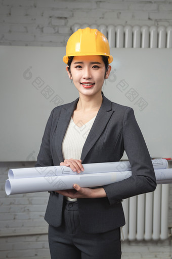 戴着安全帽的青年女工程师东方人摄影