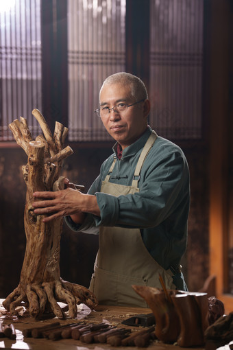 工匠师雕刻男人中国元素精美镜头