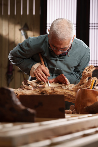 工匠雕刻男人木匠摄影写实摄影