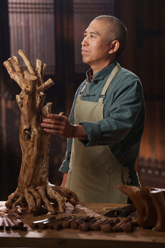 工匠师雕刻艺术家中国元素专门技术摄影图