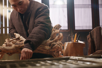 工匠师雕刻刻刀中国元素精美场景