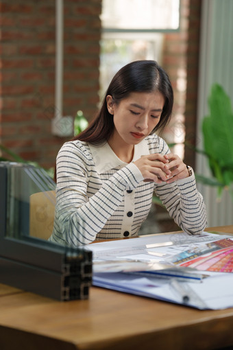 青年设计师设计室手白昼摄影