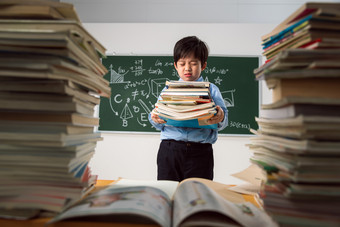 小学生小学生不高兴的学习关爱素材