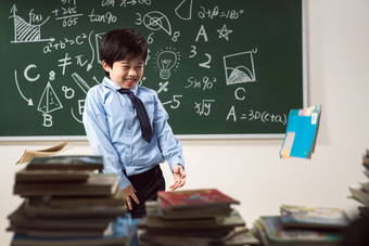 小学生小学生课桌镜头