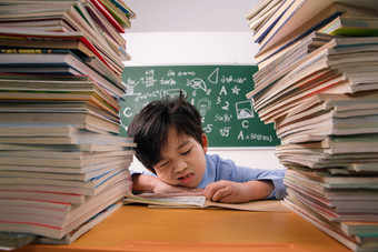 小学生小学生负担过重知识照片