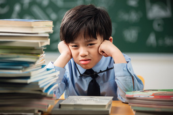 小学生小学生大量物体小学男生影相