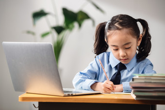 小学生网课科技小学女生可爱的