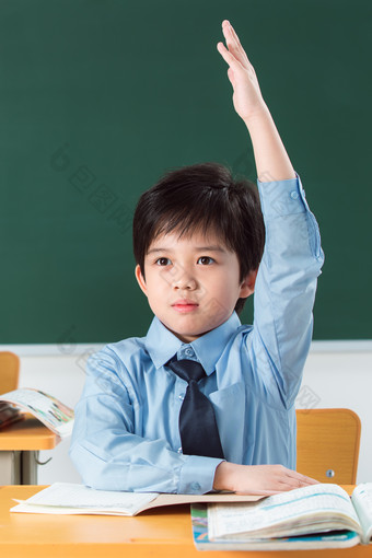 在课堂上举手的小学生学校摄影图