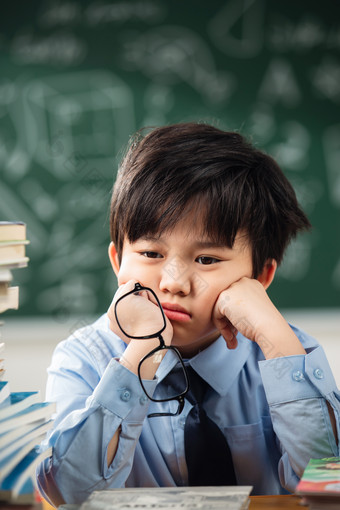 小学生小学生成长课桌拍摄