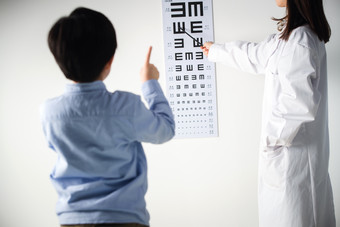 儿童视力测验仔细检查纯洁影相
