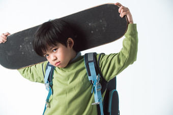 男孩滑板运动童年关爱照片