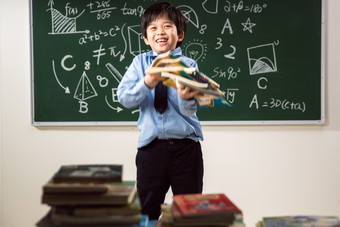 小学生小学生童年可爱的