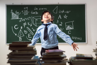 小学生小学生大量物体课堂相片