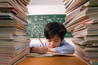 小学生小学生童年学校关爱照片