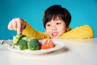 小男孩小男孩幸福休闲装<strong>摄影图</strong>