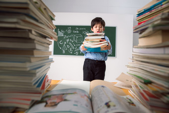 小学生小学生抱着水平构图摄影