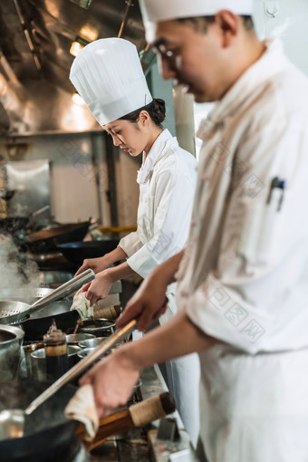 厨师烹饪厨具餐馆彩色图片摄影图