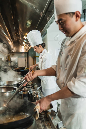 厨师烹饪后厨饮食彩色图片摄影图